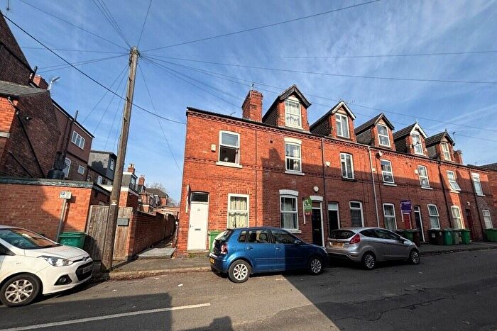 3 Bedroom End Of Terrace House For Sale In Mettham Street, Nottingham, NG7