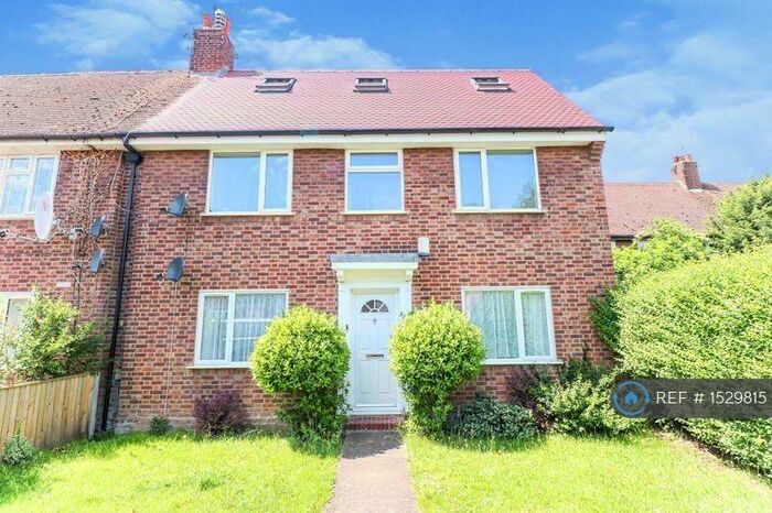 4 Bedroom Maisonette To Rent In Beechwood, Slough, SL1