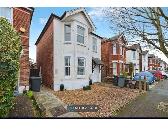 2 Bedroom Flat To Rent In Paisley Road, Bournemouth, BH6