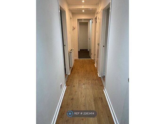 2 Bedroom Flat To Rent In Cardonald, Glasgow, G52
