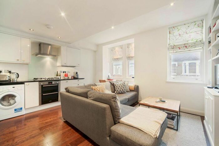 2 Bedroom Maisonette To Rent In Dawes Road, Fulham Broadway, London, SW6