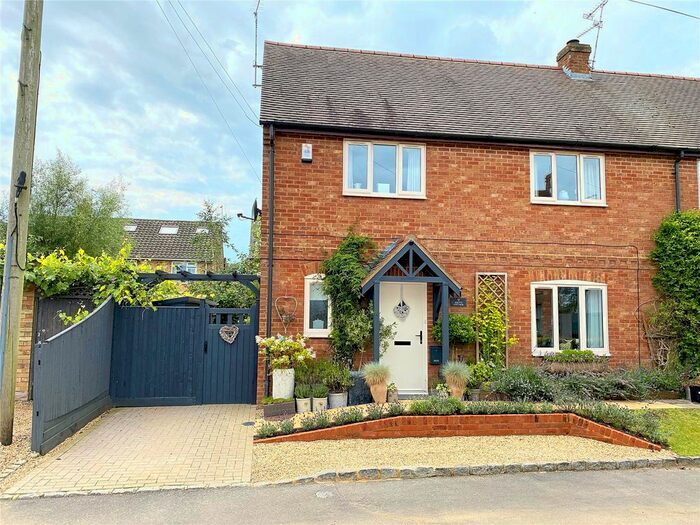 Semi-Detached House For Sale In Ivy Lane, Stewkley, Buckinghamshire, LU7