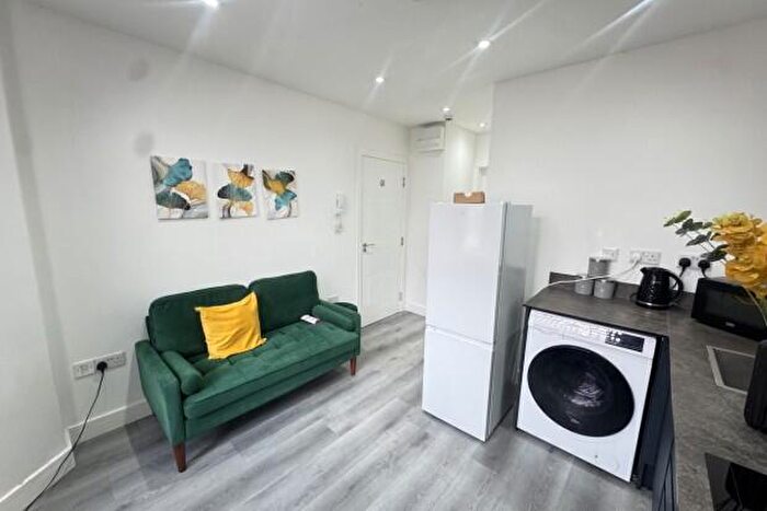 1 Bedroom Flat To Rent In Corporation Road Cardiff, CF11