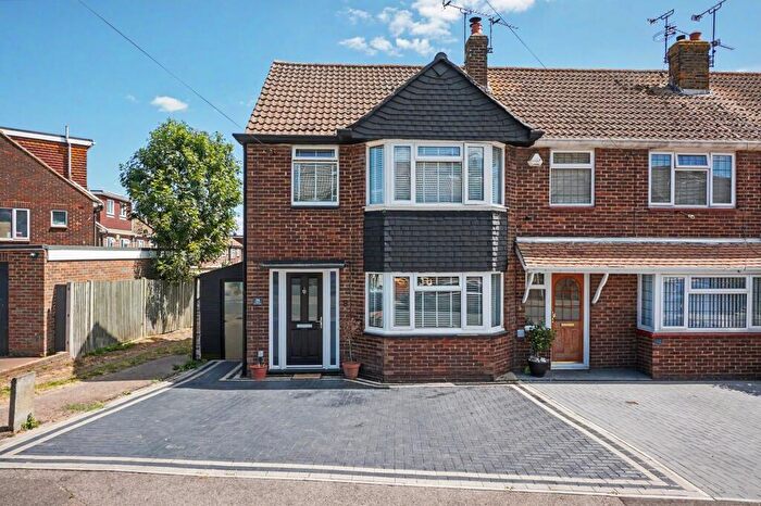 3 Bedroom Semi-Detached House For Sale In Hilltop Road, Rochester, ME2