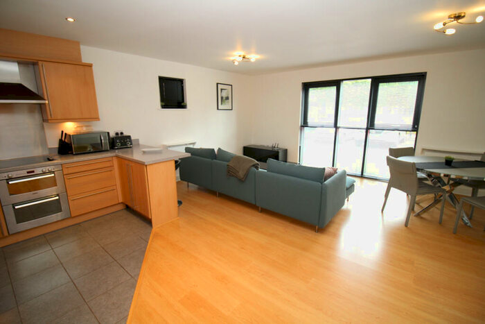 2 Bedroom Apartment To Rent In Larke Rise, West Didsbury, Manchester, M20