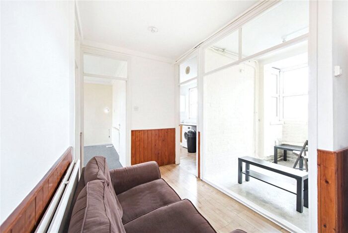 3 Bedroom Flat To Rent In Mapledene Estate, Mapledene Road, E8