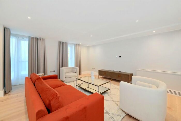 3 Bedroom Penthouse To Rent In Baker Street, Marylebone, London, NW1