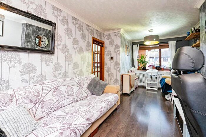 2 Bedroom Terraced House For Sale In Chapelfauld Green, Dunfermline, KY11