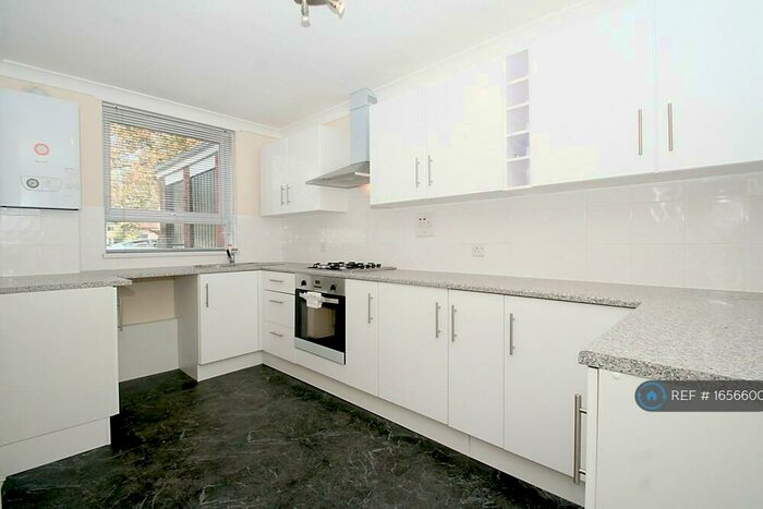 2 Bedroom Flat To Rent In Barnstaple House, London, SE12