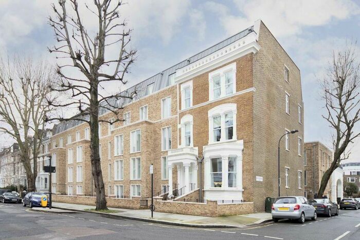 2 Bedroom Flat To Rent In Sinclair Road, London, W14