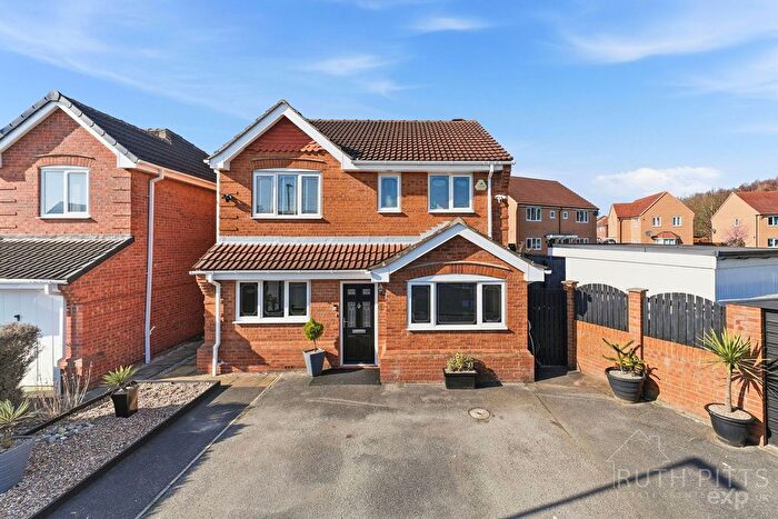 4 Bedroom Detached House For Sale In Elm Crescent, Kinsley, WF9