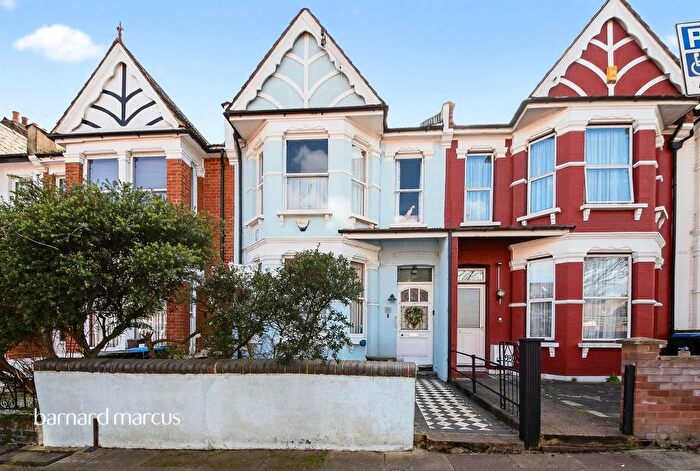 3 Bedroom Property For Sale In Elvendon Road, London, N13