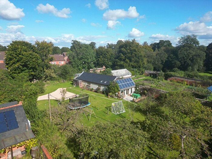 3 Bedroom Detached House For Sale In Mortimer Hill, Mortimer, RG7