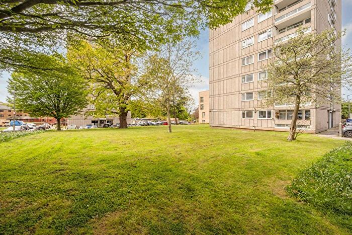 1 Bedroom Flat To Rent In Kimpton House, Roehampton, London, SW15