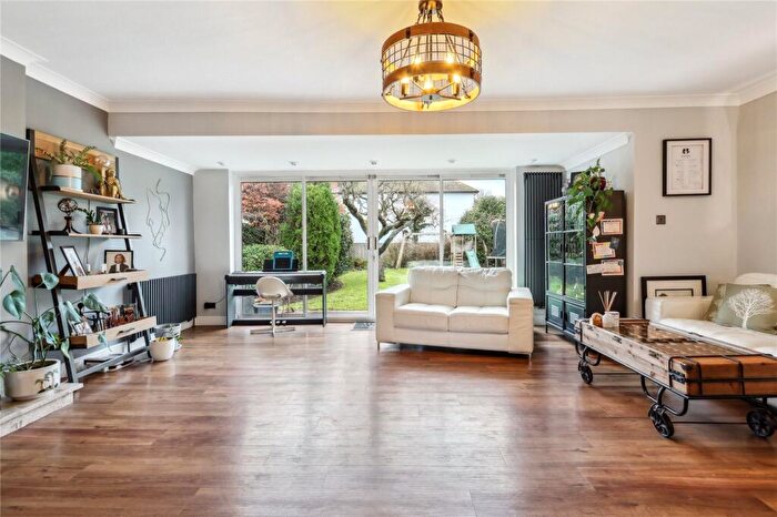 5 Bedroom Detached House For Sale In Rydens Avenue, Walton-On-Thames, KT12