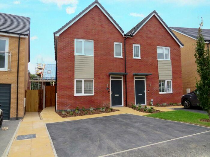 3 Bedroom Semi-Detached House To Rent In Tupton Road, Clay Cross, Chesterfield, S45