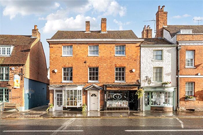2 Bedroom Apartment For Sale In West Street, Farnham, Surrey, GU9
