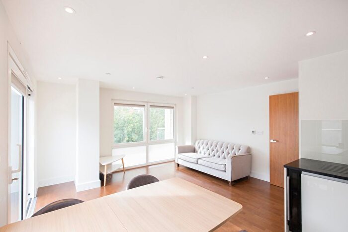 1 Bedroom Flat To Rent In Henry Macaulay Avenue, Kingston Upon Thames, KT2