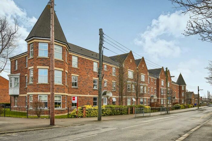 2 Bedroom Apartment To Rent In Herons Court, Gilesgate, DH1