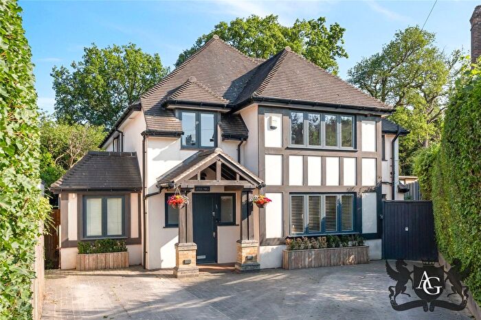 4 Bedroom Detached House For Sale In The Rose Walk, Radlett, Hertfordshire, WD7