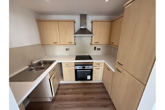 2 Bedroom Flat To Rent In Emmanuel Court, Magdalene Gardens, London, Whetstone, N20