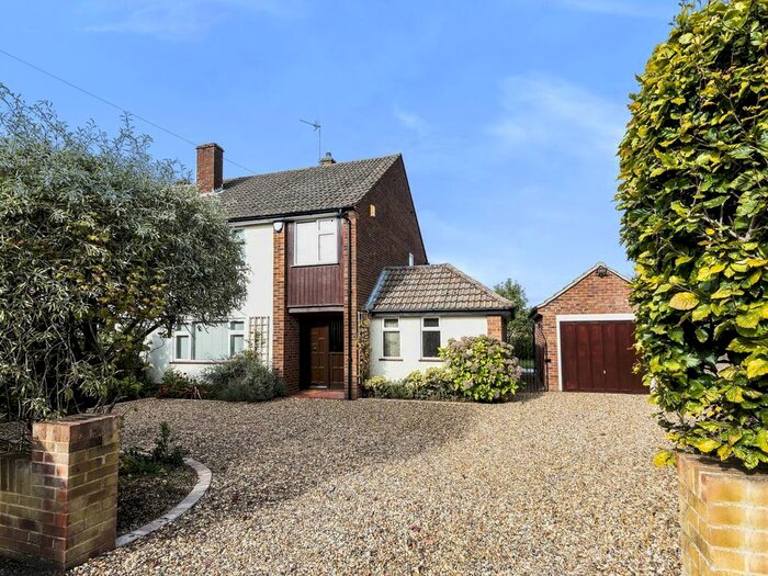 4 Bedroom Semi-Detached House To Rent In Beech Road, Reading, RG8