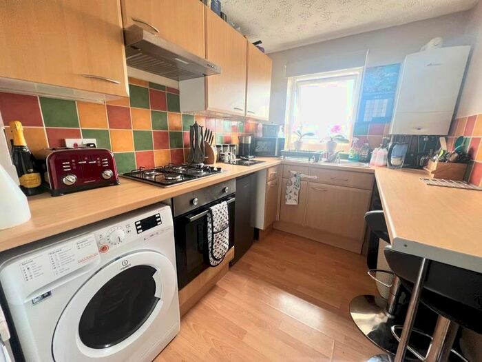 1 Bedroom Flat To Rent In Strover Street, Gillingham, ME7
