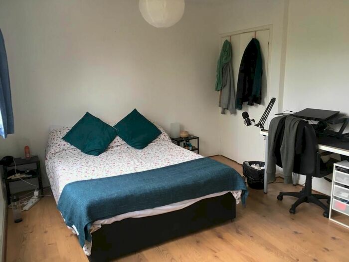 4 Bedroom Maisonette To Rent In Gales Gardens, London, E2