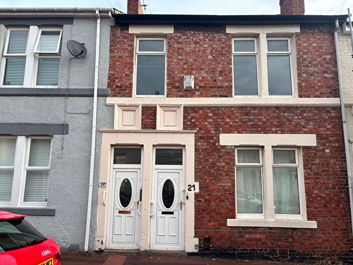 3 Bedroom Flat To Rent In Poplar Crescent, Bensham, Gateshead, NE8