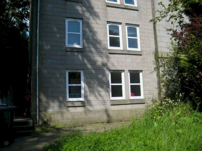 2 Bedroom Ground Flat To Rent In Kings Crescent, Aberdeen, AB24