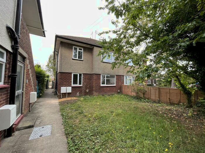 2 Bedroom Flat To Rent In Chiltern Road, Dunstable, LU6