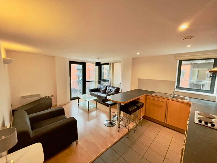 2 Bedroom Flat To Rent In City Walk, Leeds, West Yorkshire, LS11