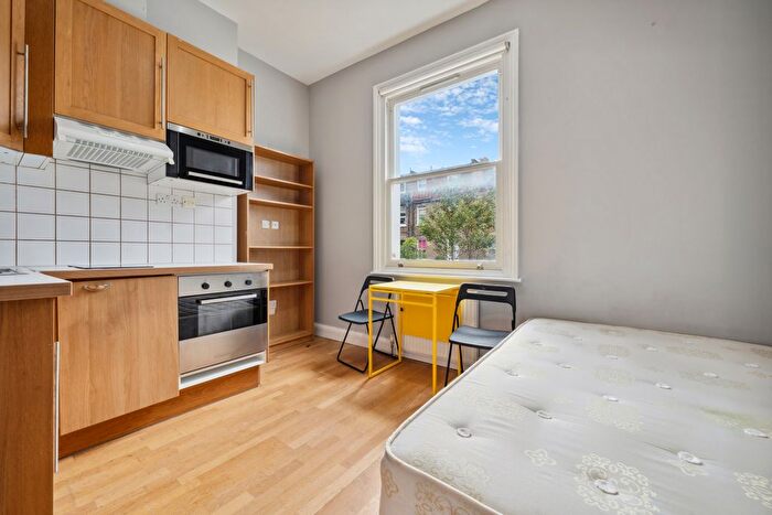 Studio To Rent In Warbeck Road, Shepherds Bush Green, W12