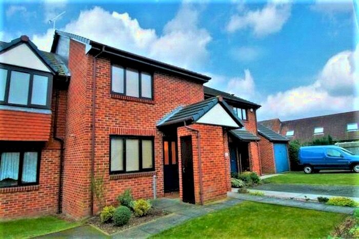 1 Bedroom Flat To Rent In Haig Gardens, Gravesend, Kent, DA12