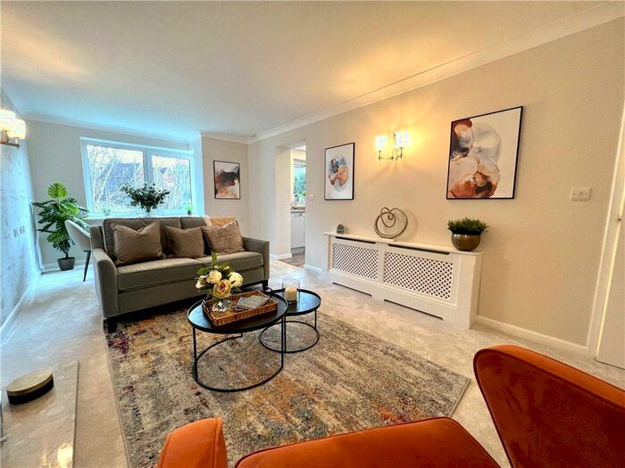 2 Bedroom Flat To Rent In York Road, Guildford, Surrey, GU1