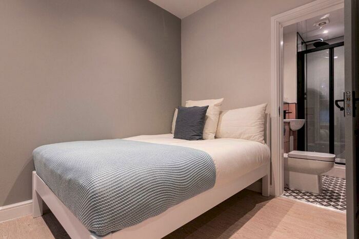 4 Bedroom Flat To Rent In Flat, Hawarden Avenue, Liverpool, L17