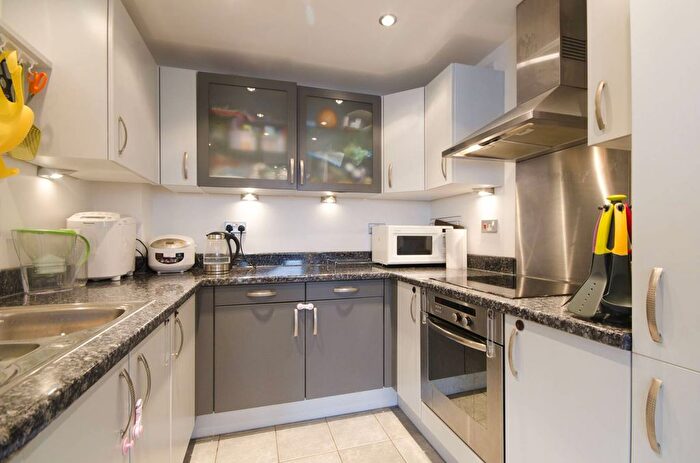 2 Bedroom Flat To Rent In Western Beach Apartments, Royal Docks, London, E16