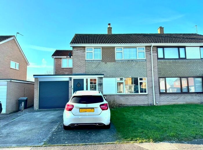 4 Bedroom Semi-Detached House For Sale In College Gardens, North Bradley, Trowbridge, BA14