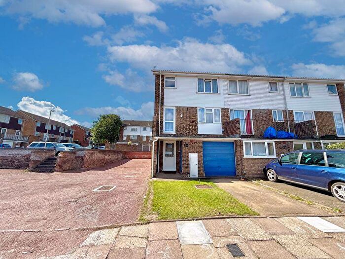 4 Bedroom End Of Terrace House For Sale In Beale Street, Dunstable, LU6