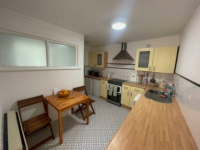 2 Bedroom Flat To Rent In Peel House, NE1