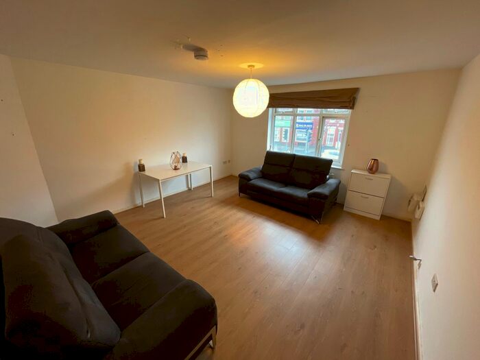 1 Bedroom Flat To Rent In Washway Road, Sale M33