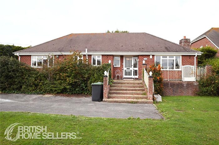 4 Bedroom Bungalow For Sale In Seafarers Walk, Hayling Island, Hampshire, PO11