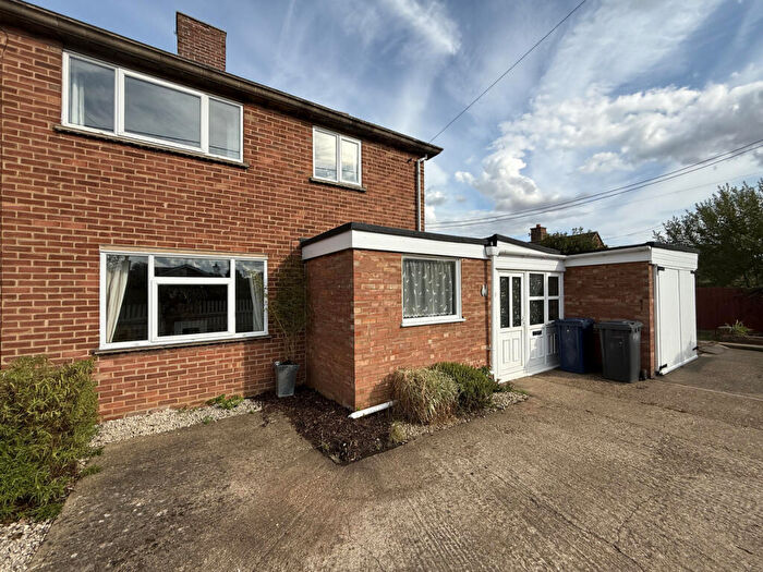 3 Bedroom Semi-Detached House For Sale In Cooks Drove, Huntingdon, PE28