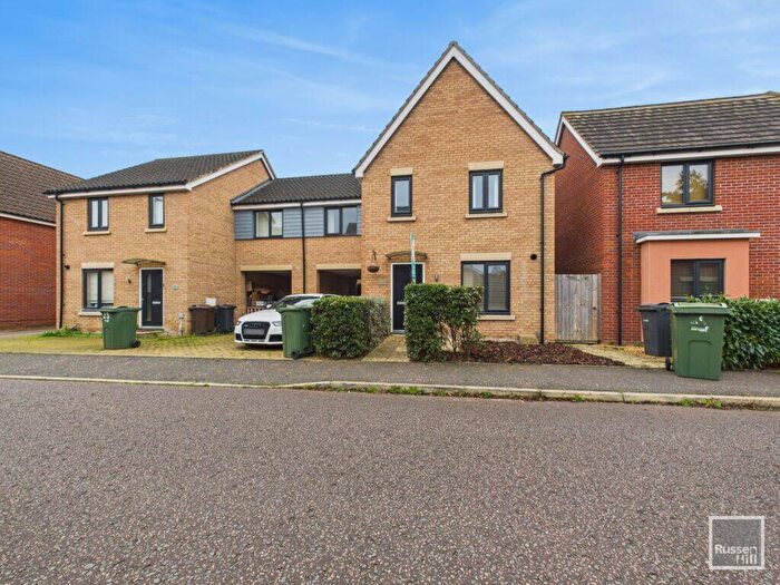 3 Bedroom Semi-Detached House For Sale In Peter Pulling Drive, Queens Hill, NR8