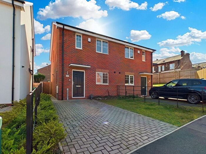 2 Bedroom Semi Detached House For Sale In Hall Close, Nottingham, NG5
