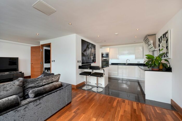 2 Bedroom Flat To Rent In Woolston Manor, Abridge, Essex, Essex, IG7