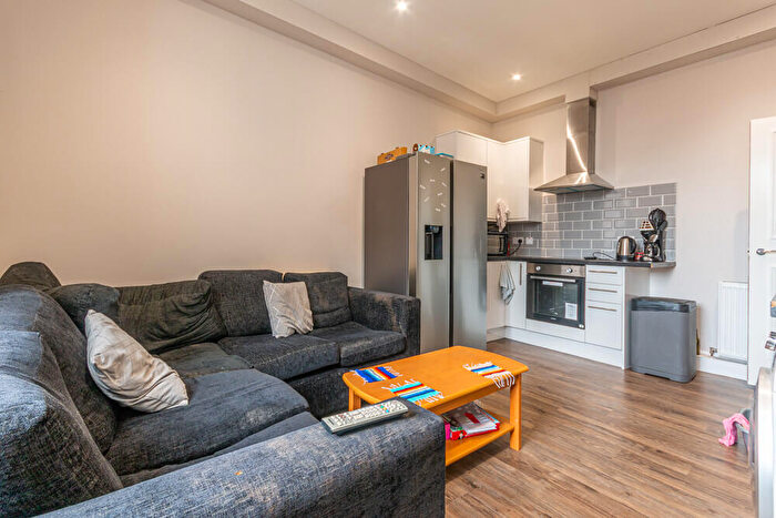 4 Bedroom Flat To Rent In P – Nicolson Street, Edinburgh, EH8