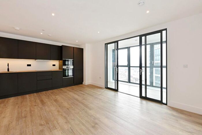 2 Bedroom Apartment For Sale In London Square, Croydon, CR0