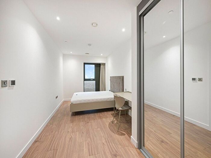 3 Bedroom Flat To Rent In Uncle Acton, Victoria Road, W3