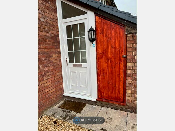 1 Bedroom Flat To Rent In Roman Way, Chippenham, SN15